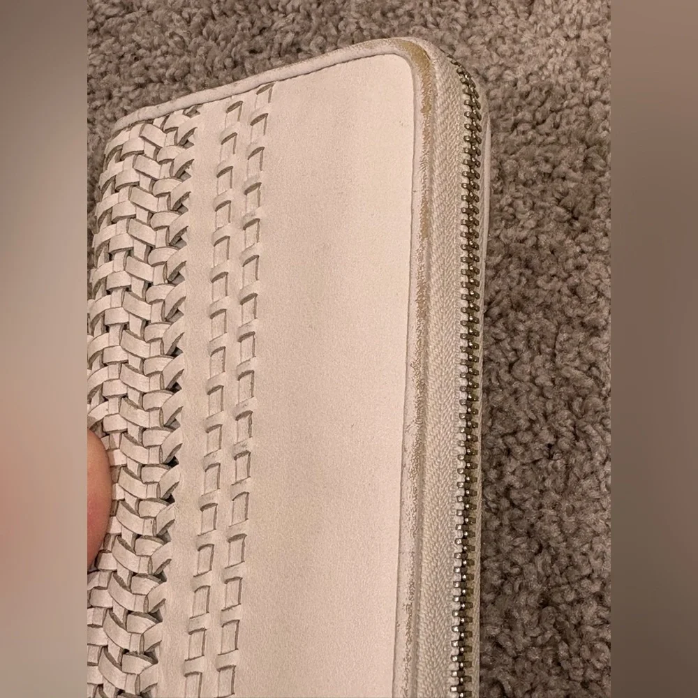 Coach Resort White Woven Leather Wallet with Metal Coach‎ Logo